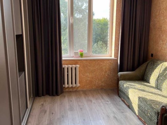 Продам кімнату 19 кв.м з ремонтом. Сталінка в 10 хв від метро Киев