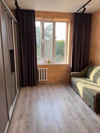 Продам кімнату 19 кв.м з ремонтом. Сталінка в 10 хв від метро - фото 1