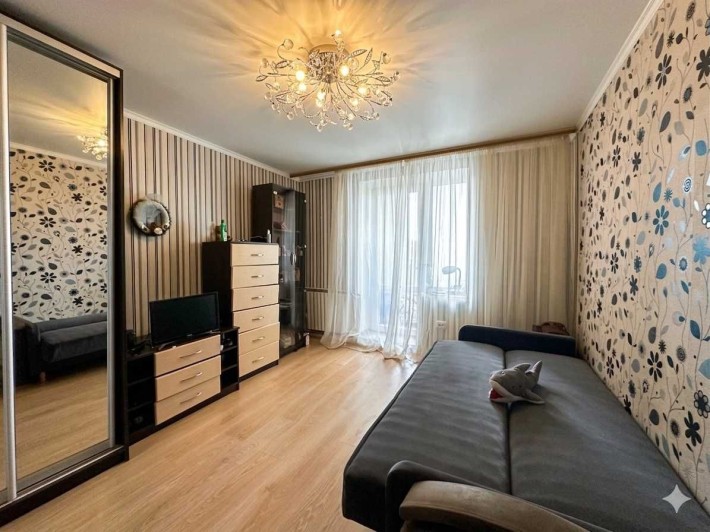 Продам самостоятельную комнату 20м с выходом на балкон - фото 1