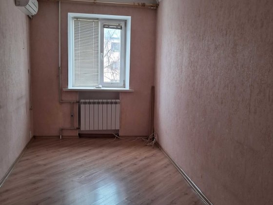 Продается комната в коммунальной квартире на Новожаново. Харьков