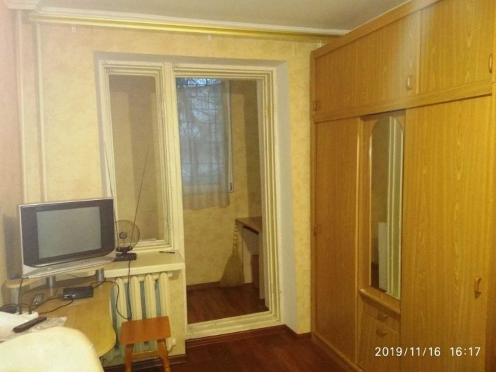 Комната с застеклённой лоджией в кирпичном доме - фото 1