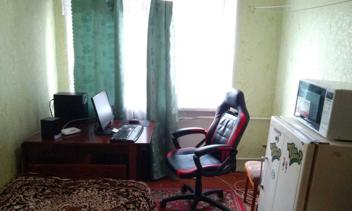 Продам 2 комнатную гостинку в блоке ХТЗ - фото 1