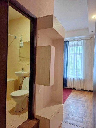 Продам приличную  коммуну со своими удобствами. в центре ул.Канатная - фото 1