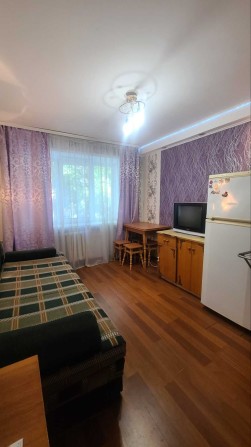 Кімната у комунальній квартирі на середньому поверсі на вул Краснова. - фото 1