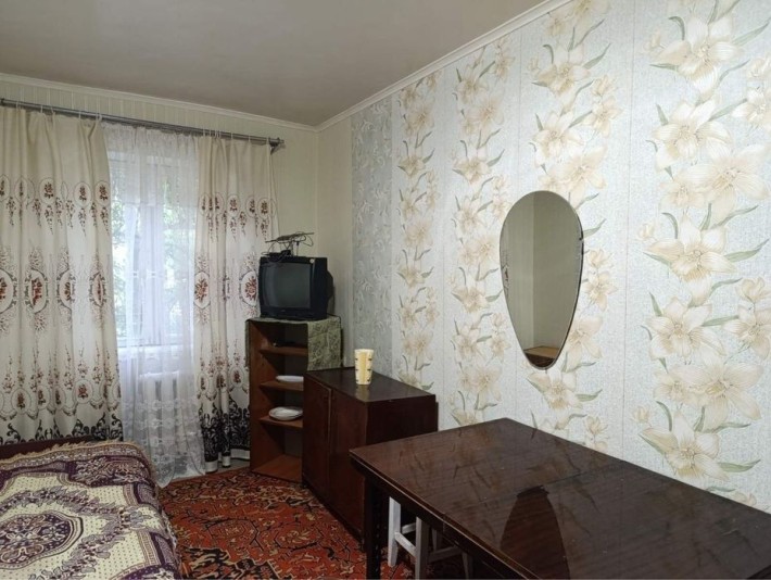 Продается Комната 14.5 и  в коммуне на Черемушках 9500 у е.парк - фото 1