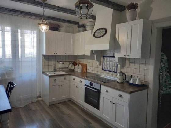 Продаж трикімнатної квартири з дизайнерським ремонтом, вул. Милославська 2, Троєщина Киев