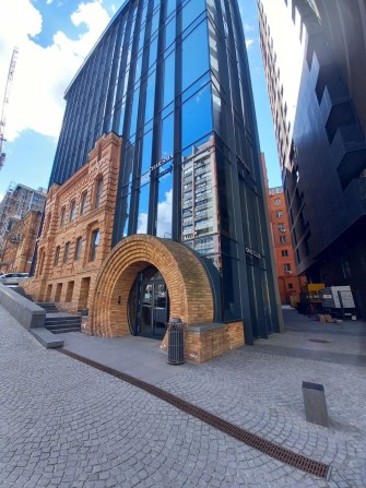 Приміщення магазину з усім обладнанням і персоналом - фото 1