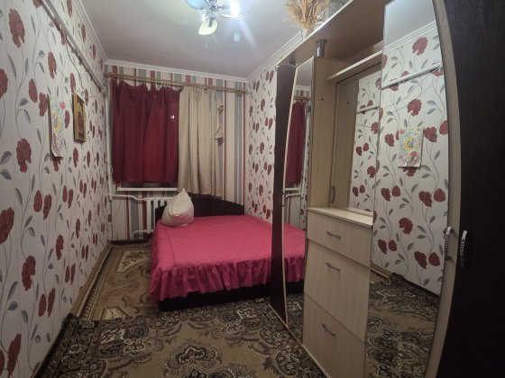 Здається кімната у двоповерховому будинку Лубни