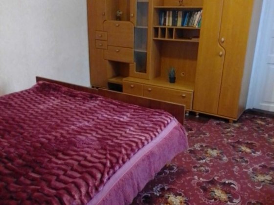 Ком. послуги вже включено. Здається кімната.