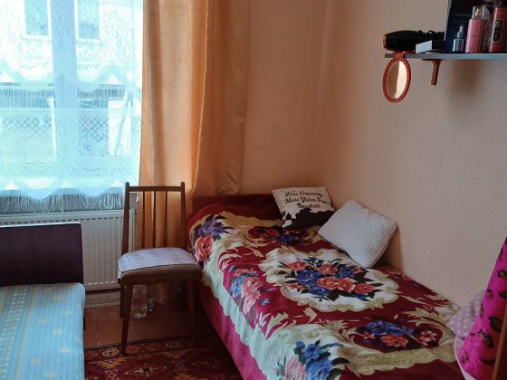 Здам кімнату ДІВЧИНІ,центр Хмельницького,без хазяїв, пральна машина є. Хмельницький