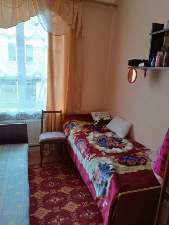 Здам кімнату ДІВЧИНІ,центр Хмельницького,без хазяїв, пральна машина є. - фото 1