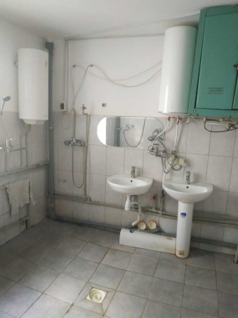 Здається кімната в гуртожитку, Клініка - фото 1