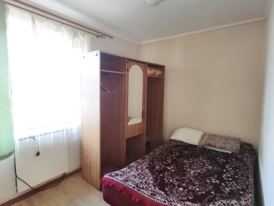 Південна сторона. Кімната в гуртожитку. Вишневое