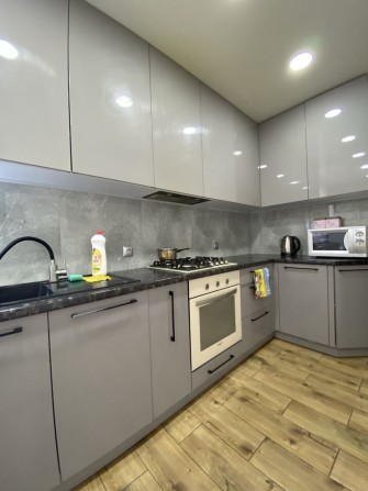 ЦЕНТР! Здається в оренду кімната в будинку - фото 1