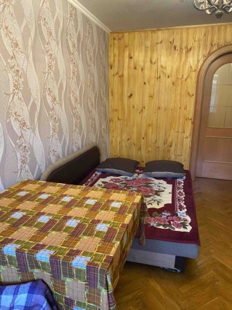 комната с балконом в 3к.кв. без хозяев, ремонт,мебель,техника, м.Нивки - фото 1