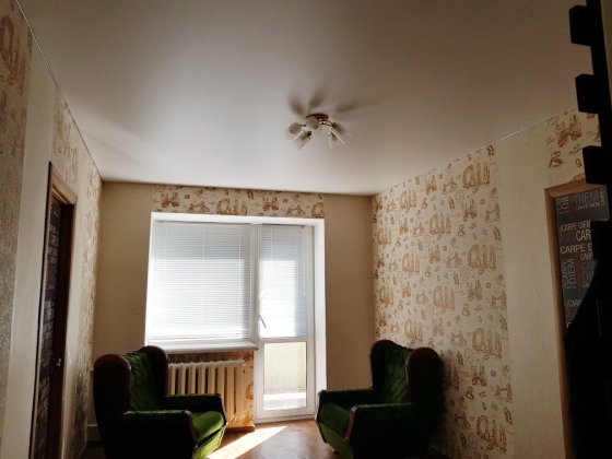 Кімната на підселення для дівчинив самому центрі з видом на парк Чернігів