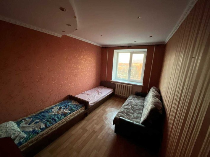 Здається 2 кімнати в тьохкімнатній квартирі (підселення). - фото 1