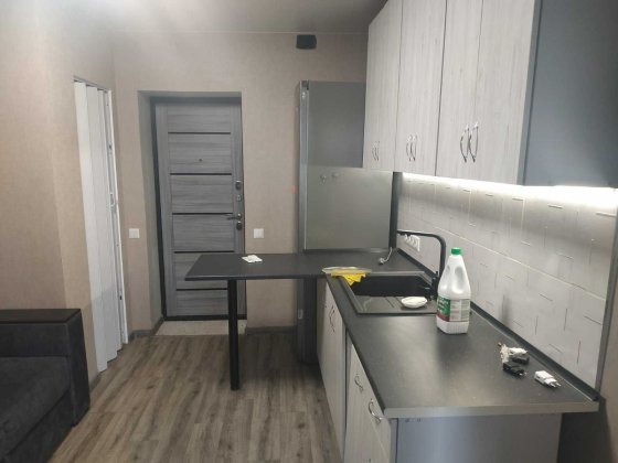 Здається кімната в гуртожитку Кубанської України 19-А Лісовий масив Київ