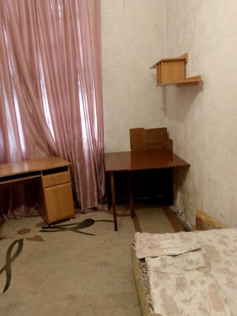 Сдам комнату в своей 2-х комнатной  кв. ЦИФРА С КОММУНАЛЬНЫМИ! - фото 1