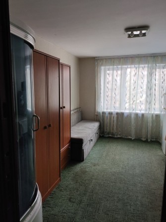 Сдам комнату на 4 ом этаже - фото 1