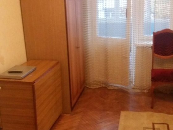 кімната з балконом  м.Лісова Київ