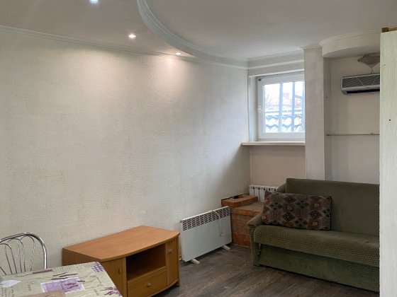 Сдаю гостинку 9000 грн по ул. Стеценка 30/7 . Хозяин Київ