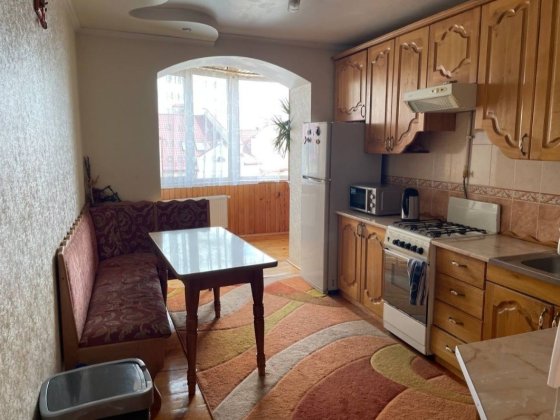 Дівчина на підселення в окрему кімнату.Федьковича .Обласна лікарня Угринов