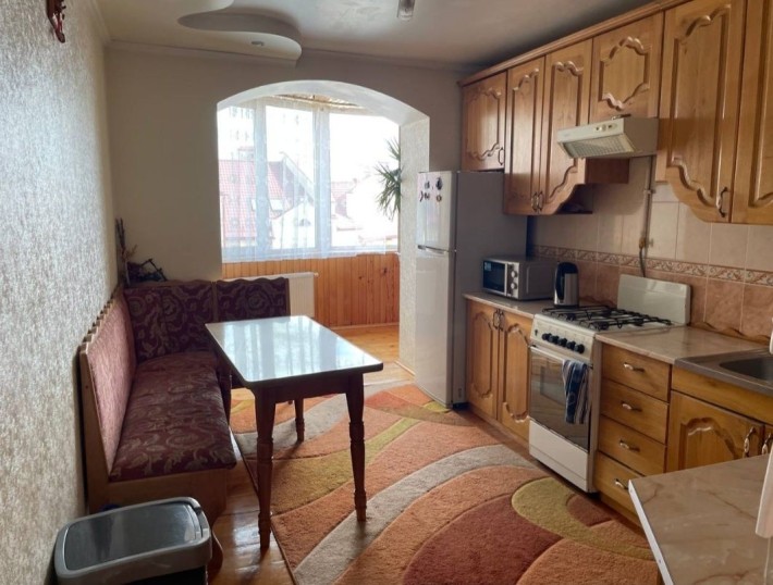 Дівчина на підселення в окрему кімнату.Федьковича .Обласна лікарня - фото 1