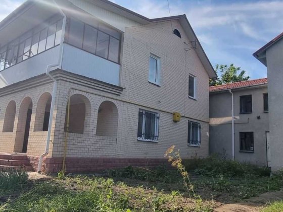 Довгострокова оренда будинку.