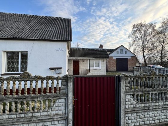 Оренда половини будинку з гаражем Ковель