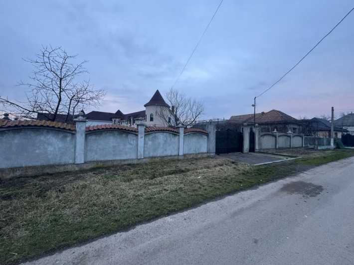 Довгострокова аренда частини будинку з окремою територією. - фото 1