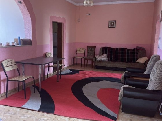 Здається будинок неподалік Мукачево. Мукачево