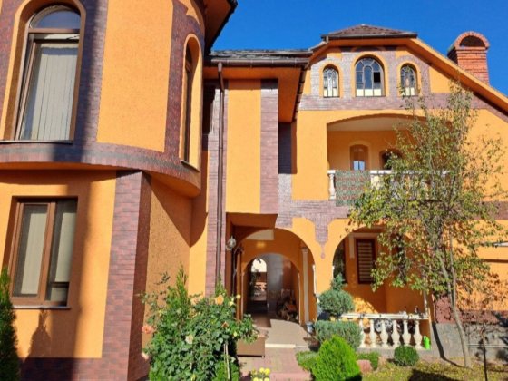 Здається будинок в тихому центрі міста. Мукачево