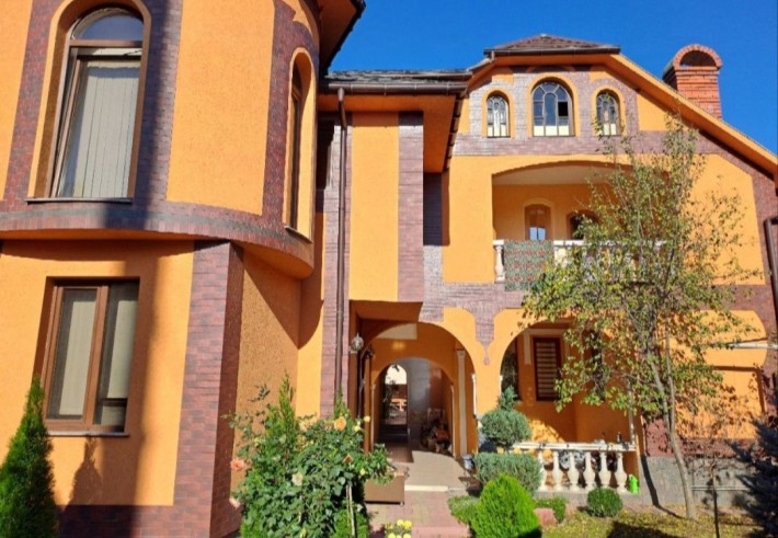 Здається будинок в тихому центрі міста. - фото 1