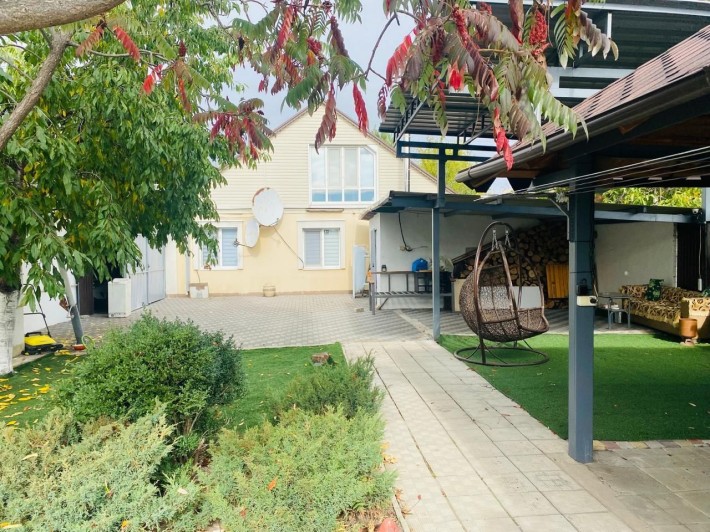 Здається будинок  біля лісу та річки, р-н Решкут - фото 1