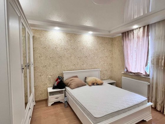 Сдается добротный дом с новым ремонтом на Артема, до 7 человек Слов'янськ