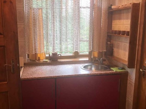 Здам частину будинку з окремим входом,кімната,кухня,санвузол.прихожа. Хмельник