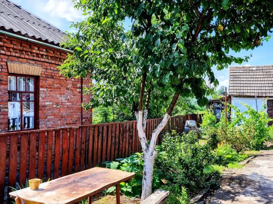 Здам будинок є криниця на подвір'ї Хмельницький