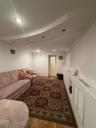 Здам частину будинку в центрі з окремим двором - фото 1