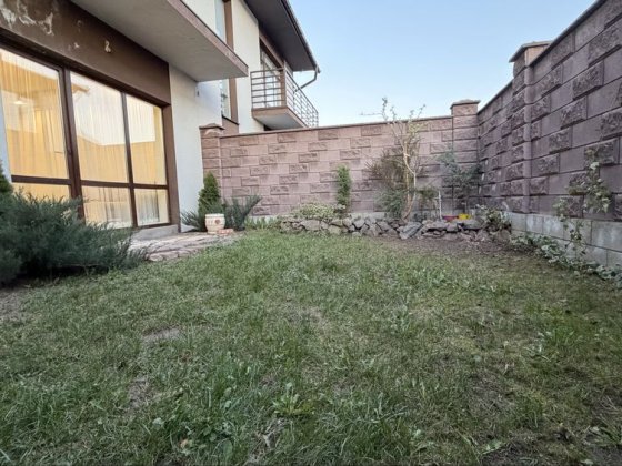 Здається вперше котедж район Фоззі Ровно