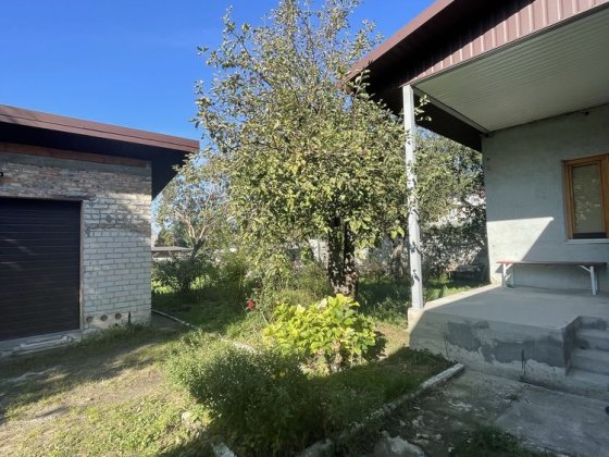 Район 15-школи . Частина будинку  в центрі міста. Рівне