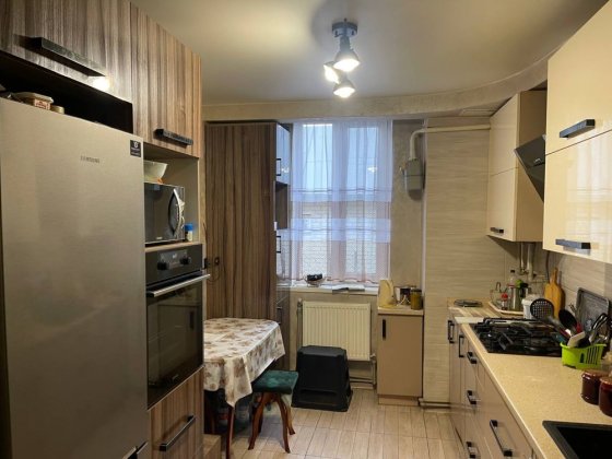 Будинок в оренду з гаражем у районі Пивзаводу.