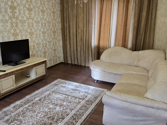 Окремий будинок поблизу центра