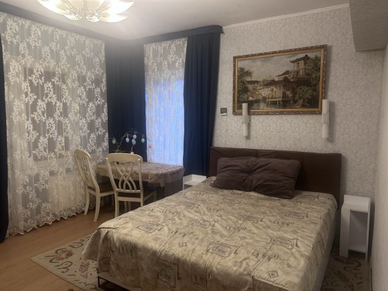 Частина будинку біля Дніпра, Оболонь Київ