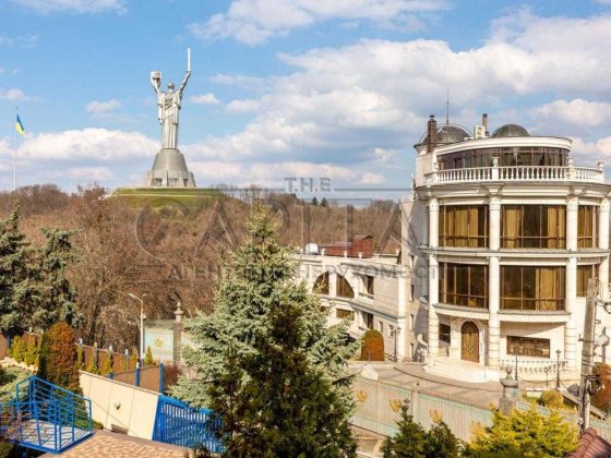 Оренда представницького будинку преміум-класу в Печерський район, самий центр, з видом на Батьківщин Киев