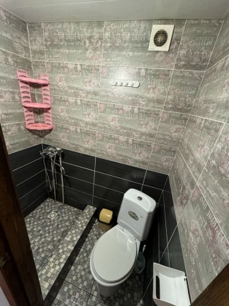 Здаю домик совсеми комуникацеями  я хозяин цена совсеми комуникацеями - фото 1