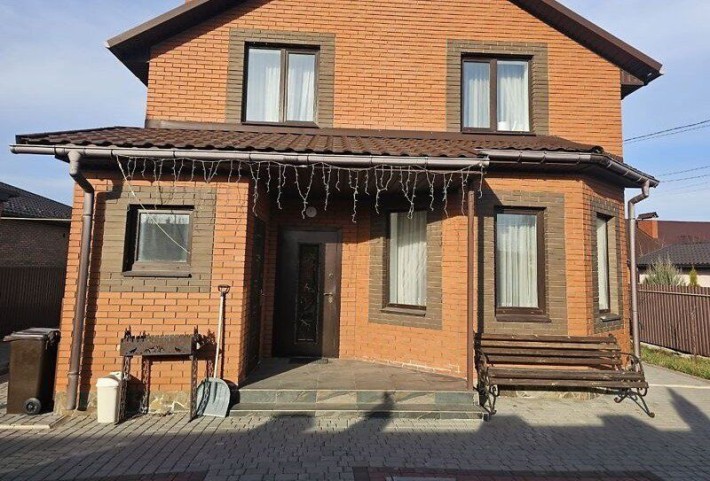 Здається 4 кімнатний Будинок по Вулиці Незалежна. - фото 1