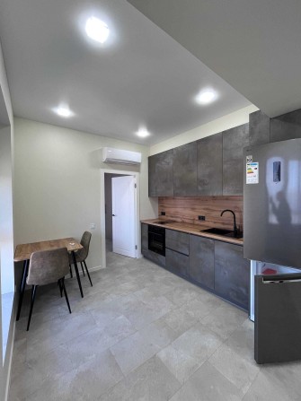 Оренда в клубному будинку квартири з паркомісцем - фото 1