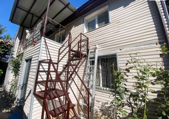 Сдам 2к часть дома 6 слободская/ Центр - фото 1