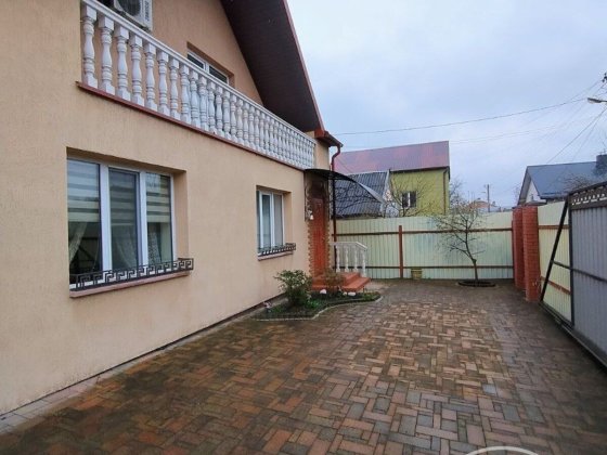 Оренда комфортного 2-поверхового окремо стоячого будинку Львів